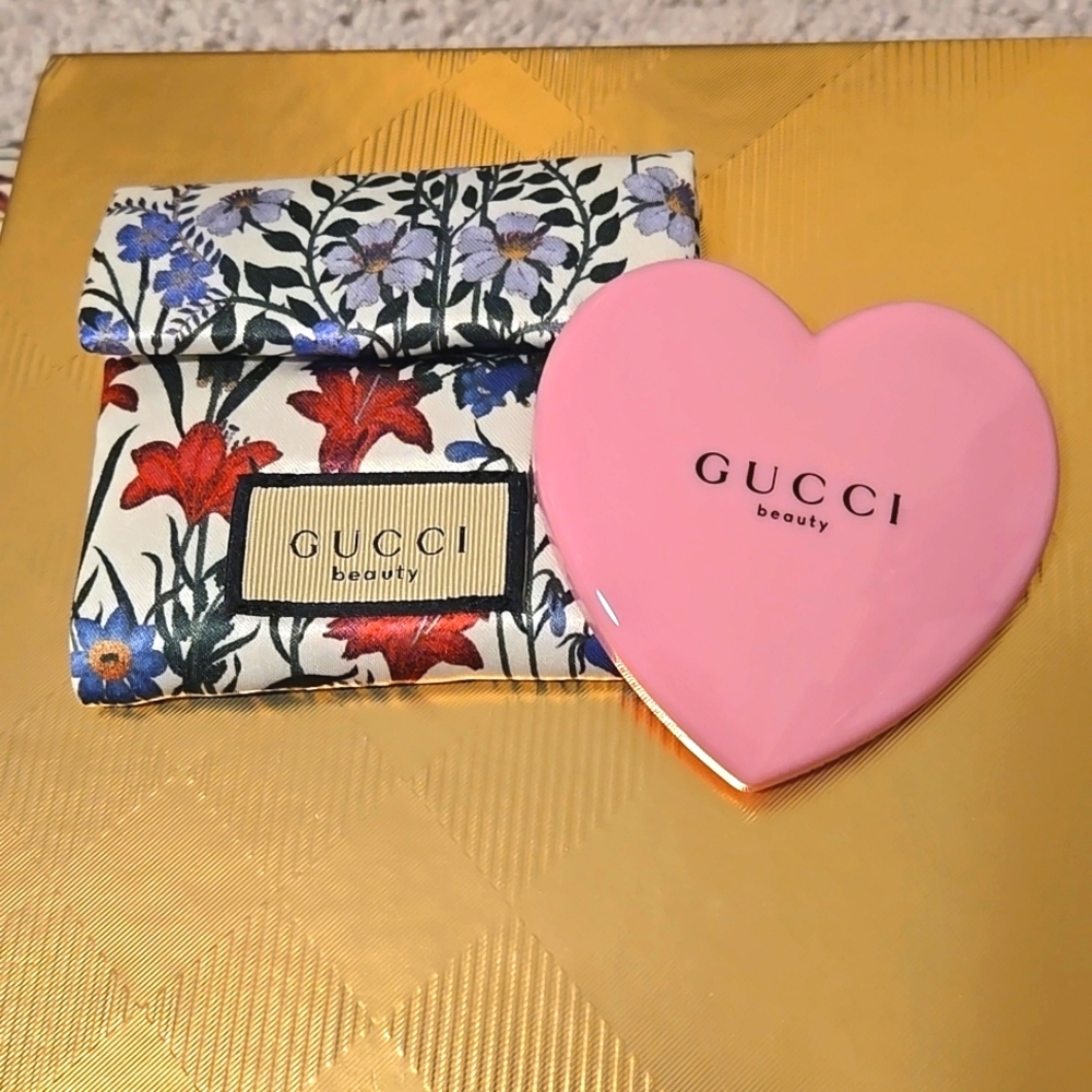 New never used GUCCI mirror and Gucci floral pouch heart-shaped mirror ☆Last One
